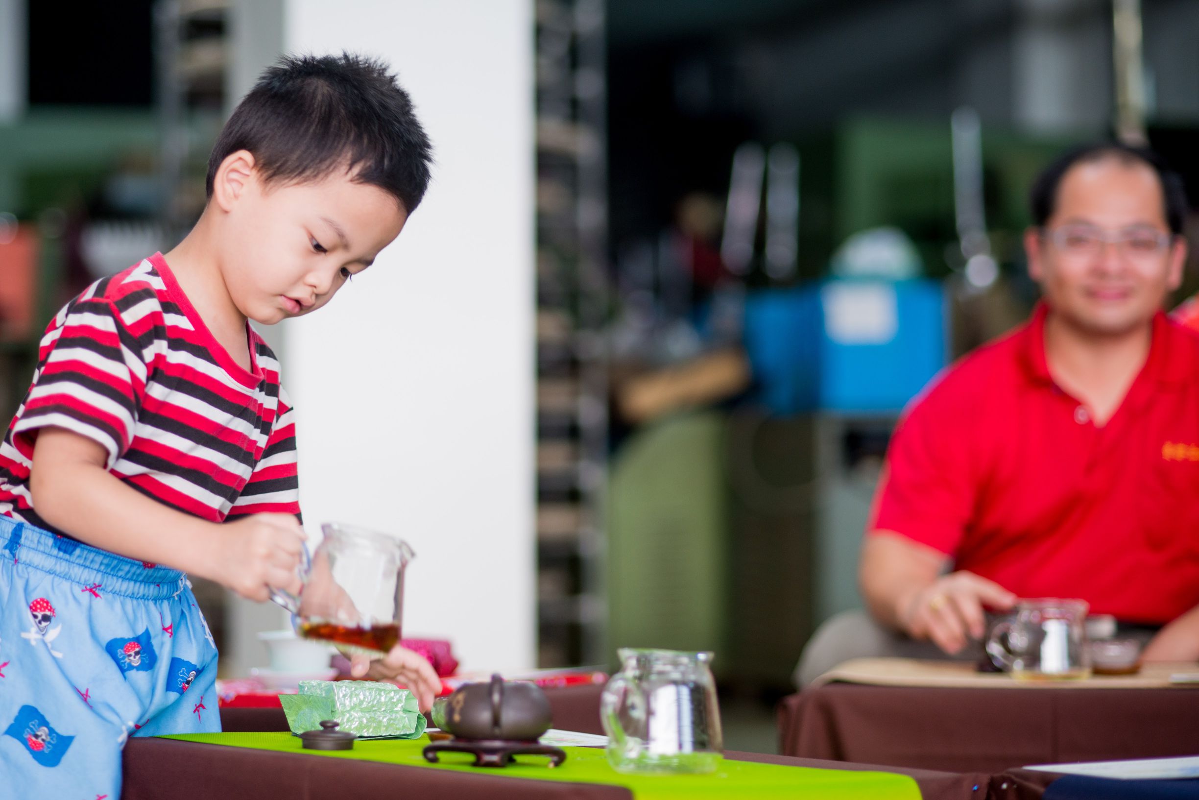 泉發製茶廠體驗 小朋友學習泡茶